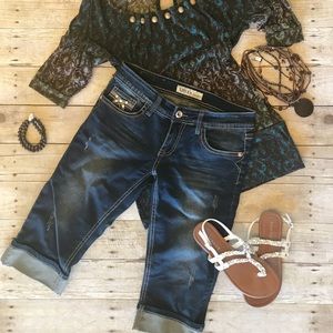 🎊🎉 Price drop! 🎉🎊 •Liuce’s• Capri Jeans